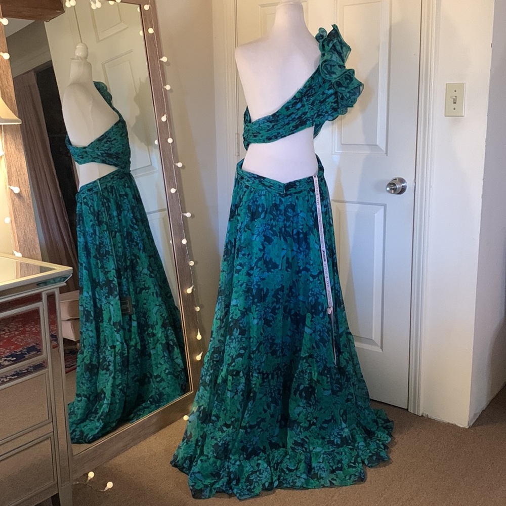 MAC DUGGAL
Green One Shoulder Ruffle Tiered Cut-Out Chiffon Gown - Picture 11 of 16
